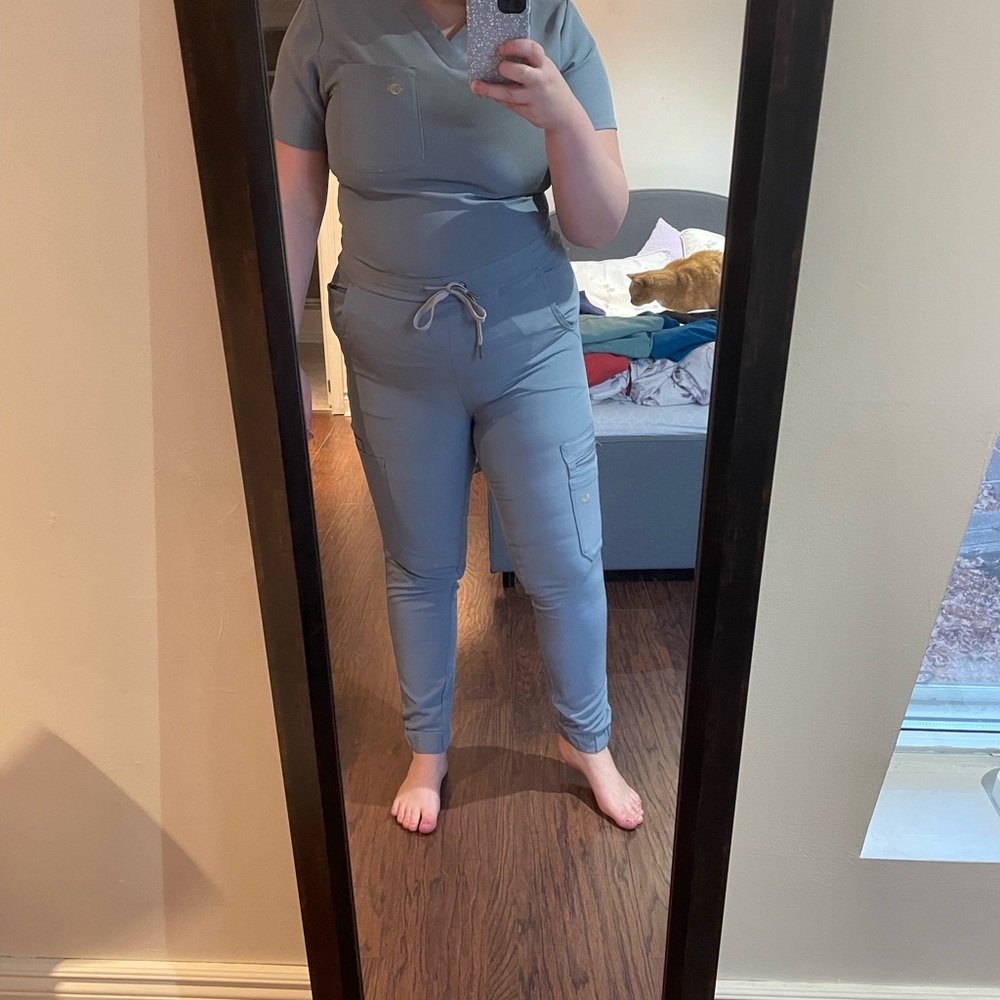 Scrub set